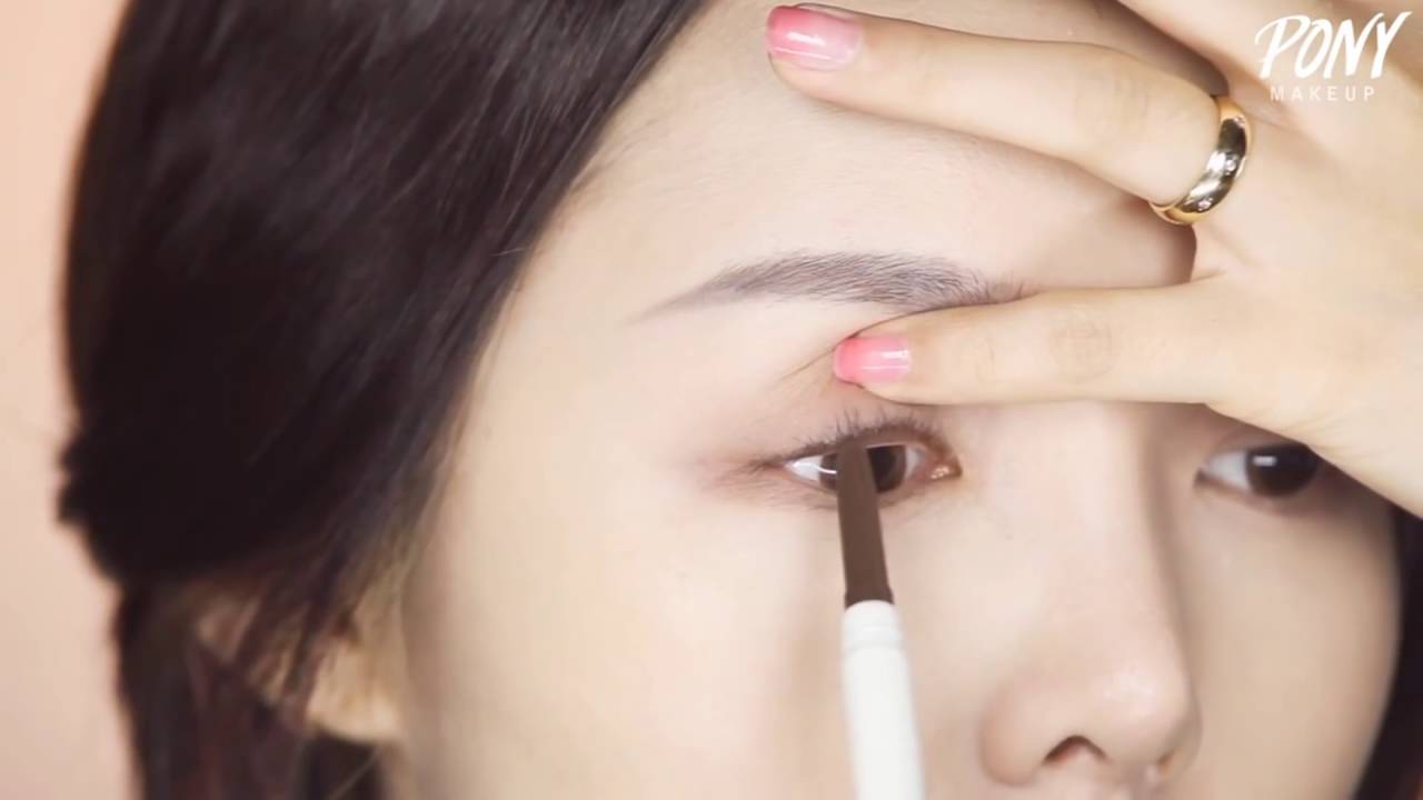 Viền mắt bằng chì trắng