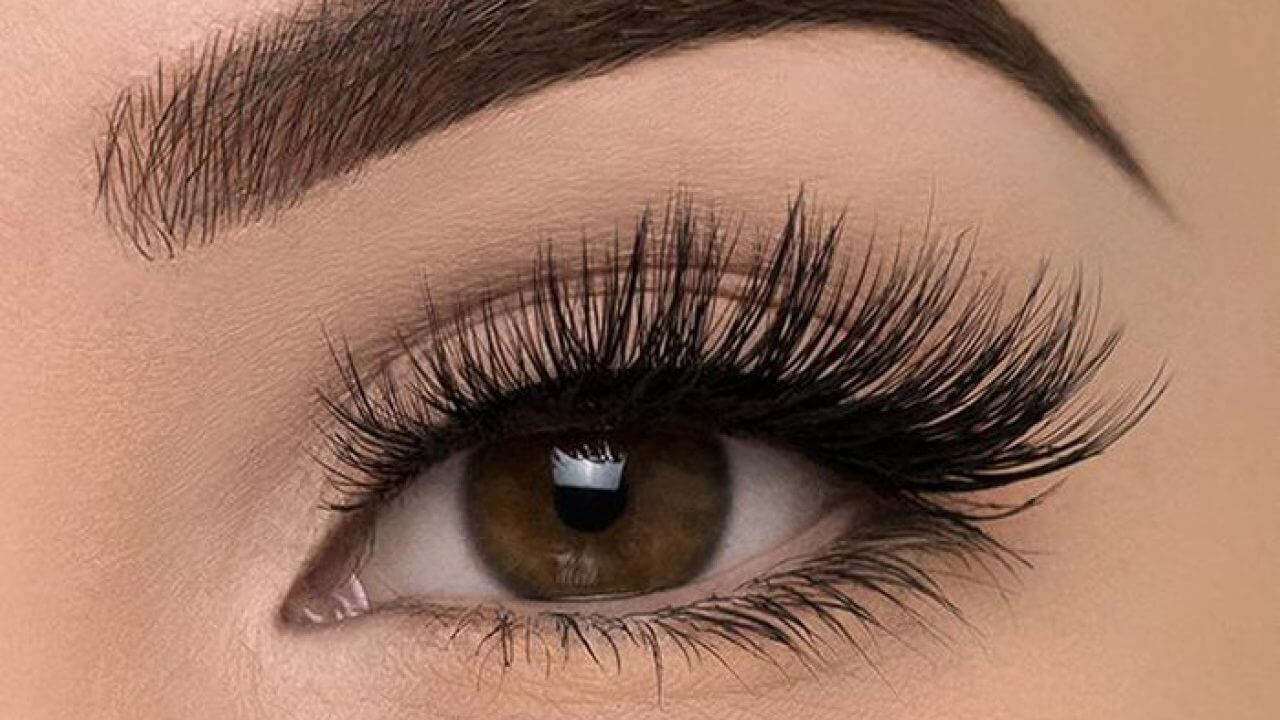 Chuốt mascara cho mi trên và mi dưới